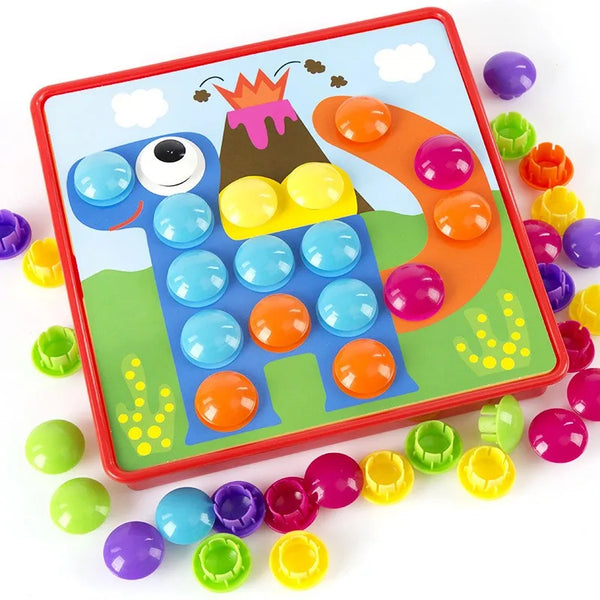 Enfant plaçant des jetons colorés sur le plateau à mosaïque