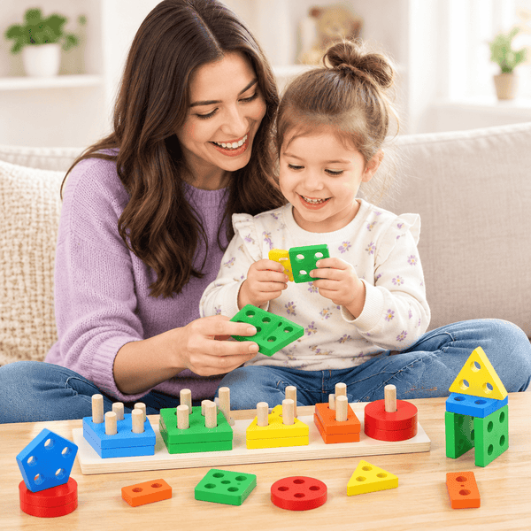 Une mere et son enfant jouant ensemble avec le plateau a empiler